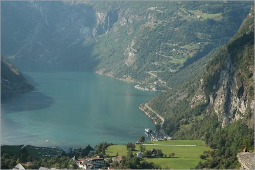 es extrem touristisches ort, en wunderschne fjord.